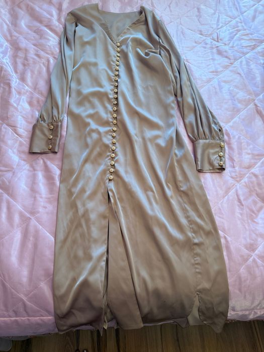Дизайнерська шовкова сукня з розкішними ґудзиками, нова