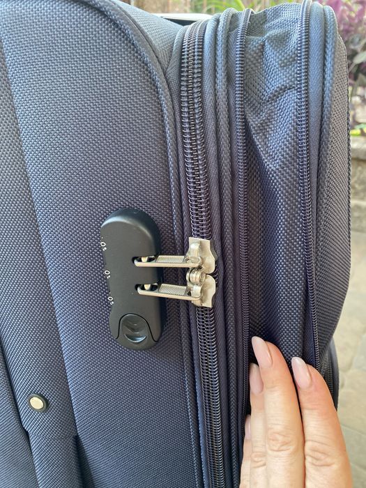 Чемодан .Ваоіза  L велика польського бренду  WINGS ,чемодан