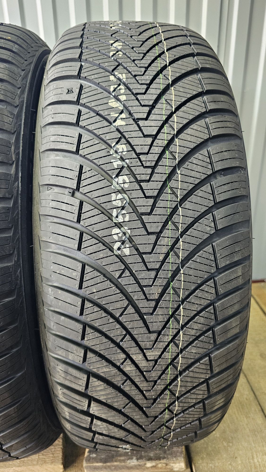 Kumho Solus4s HA32 SUV 235/55r19 105W