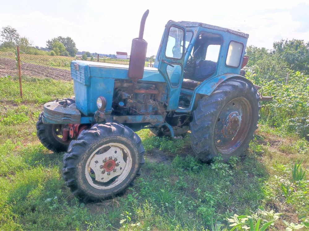 Трактор Т 40 АМ з сівалкою