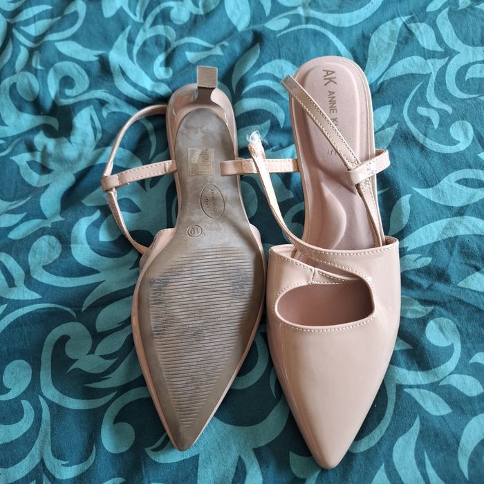 Nowe lakierowane cieliste beżowe szpilki Anne Klein