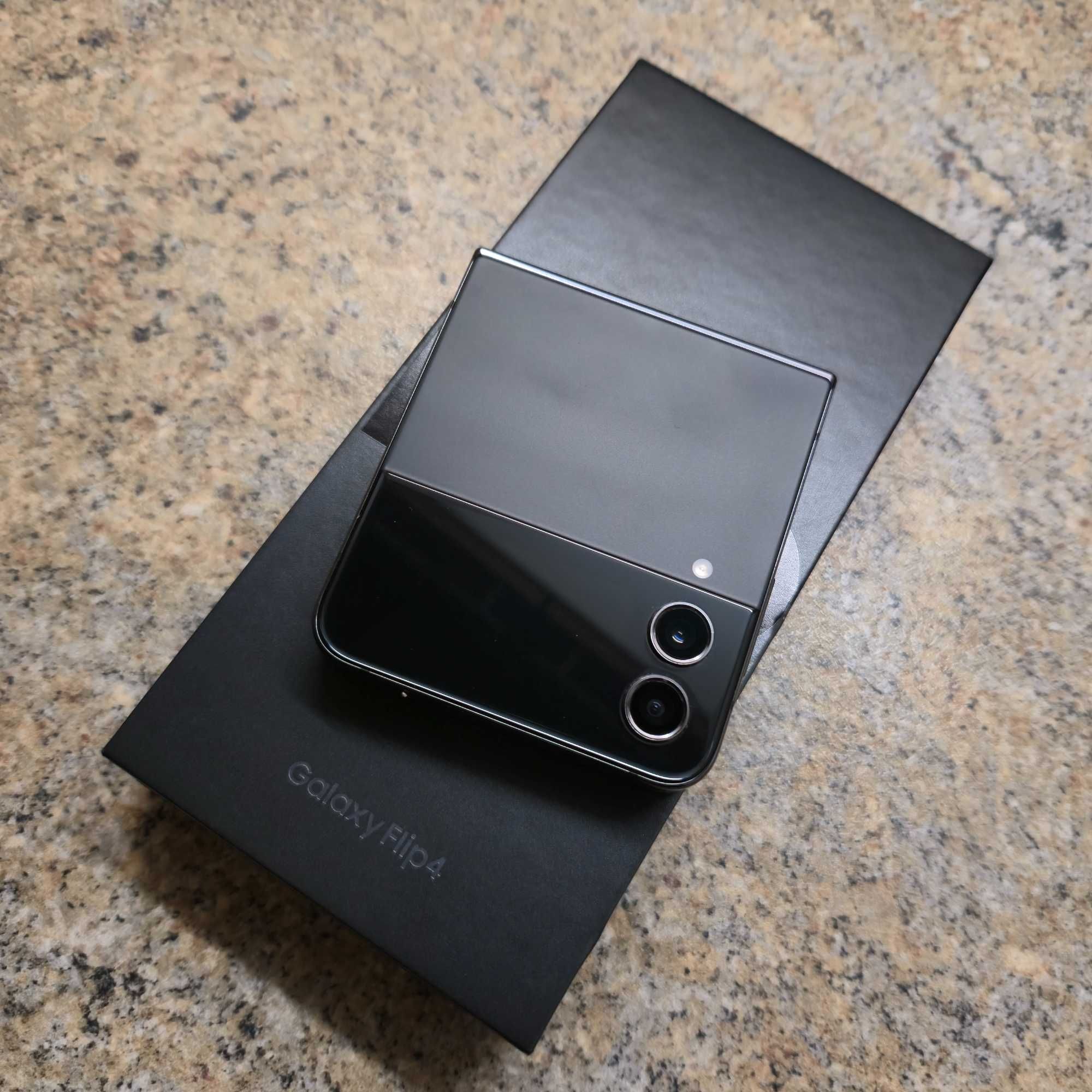 Samsung Galaxy Z Flip 4 8/128gb в ідеальному стані, як новий