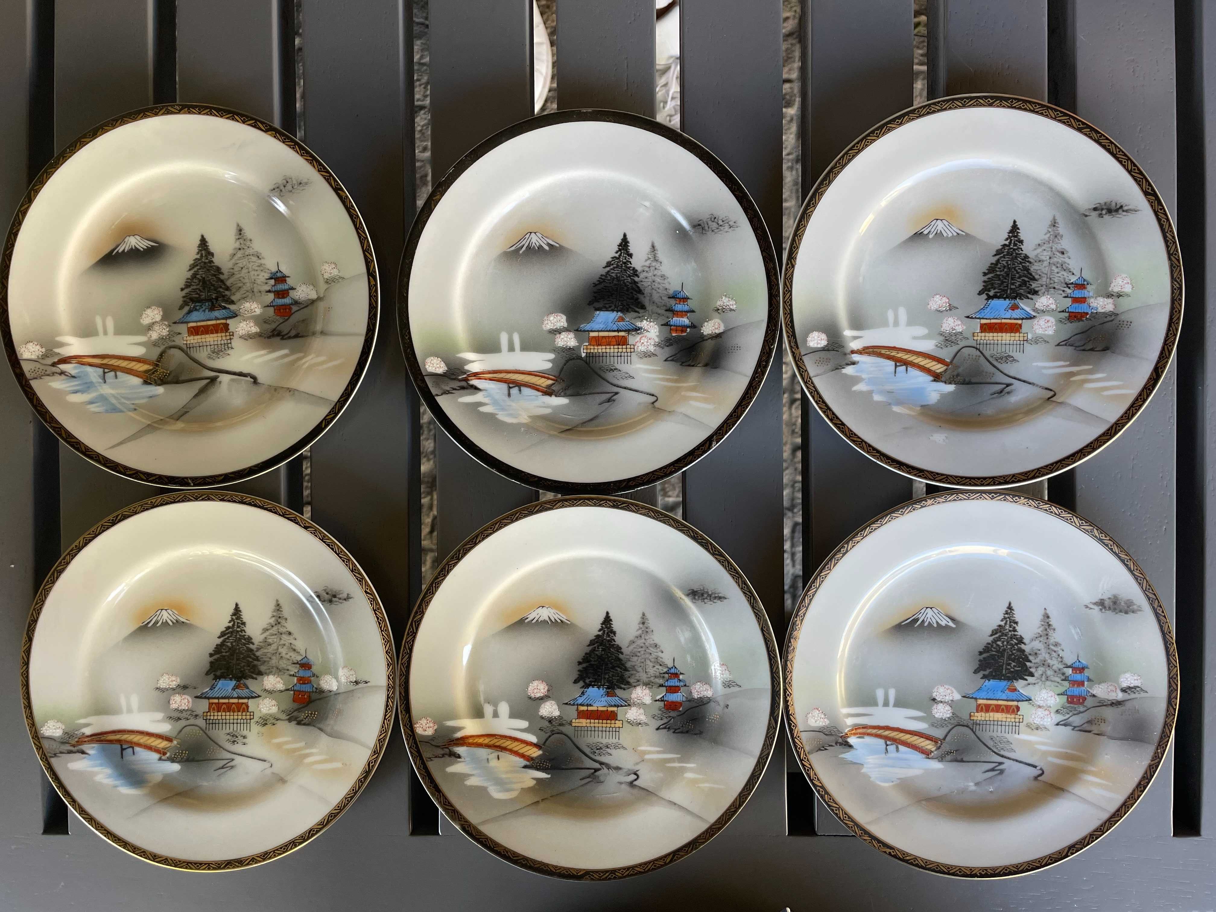 Vários pratos de Porcelana da China pintada a mão