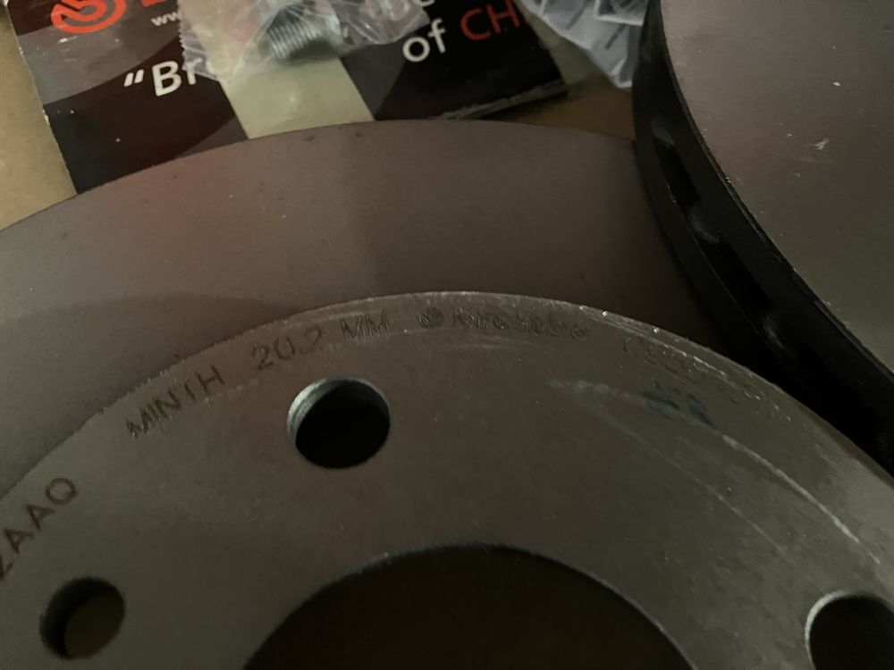 Brembo 09.5843.11 Tarcze hamulcowe wentylowane