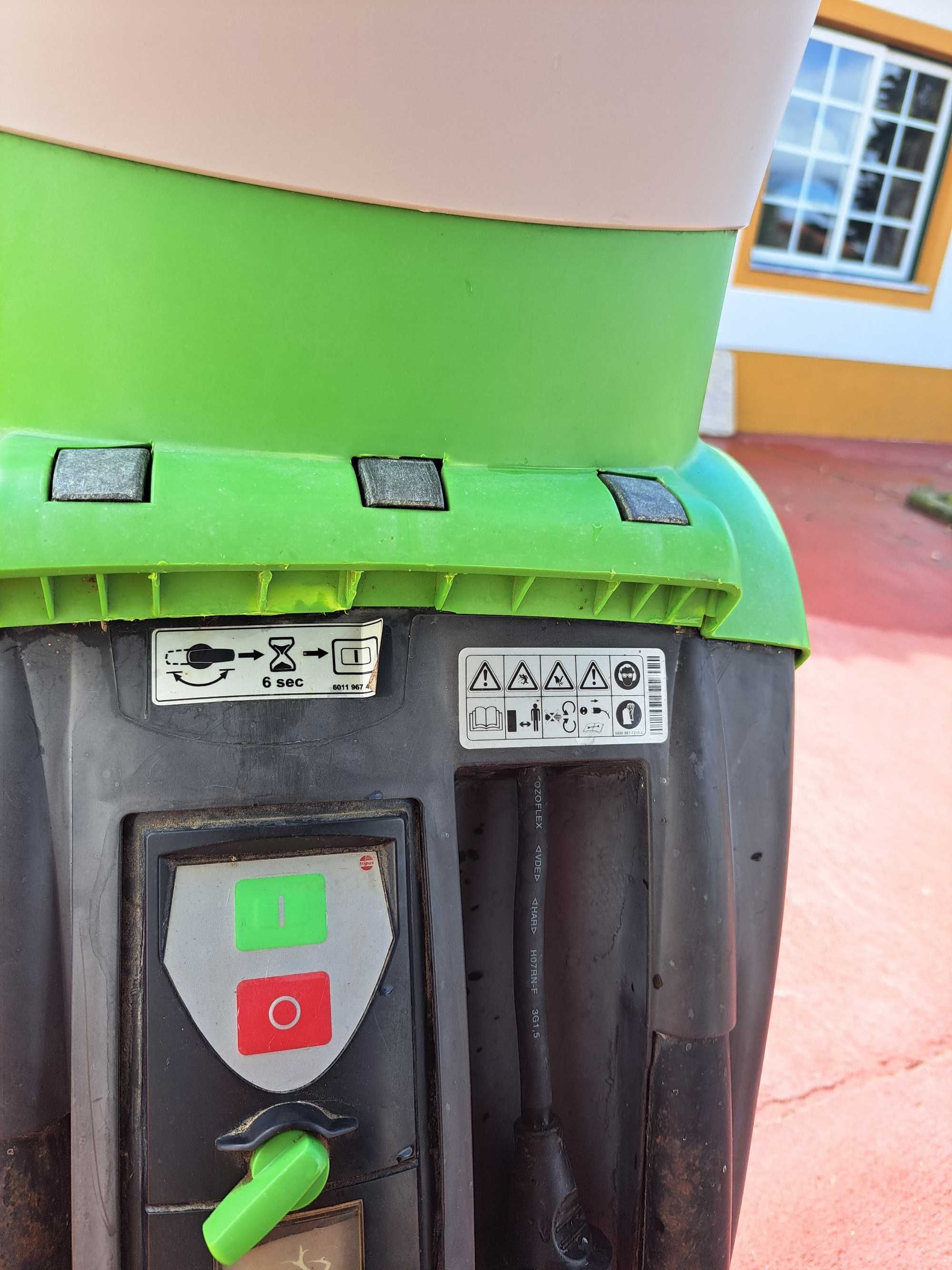 Máquina para triturador de ramos