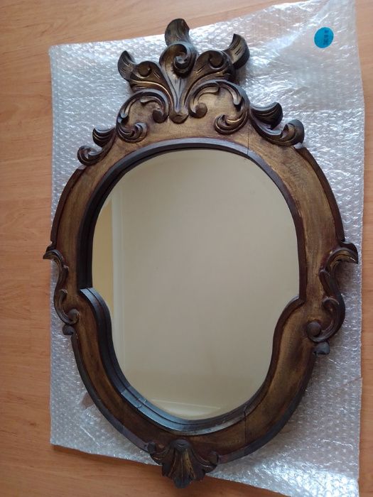 Espelho antigo com moldura em madeira