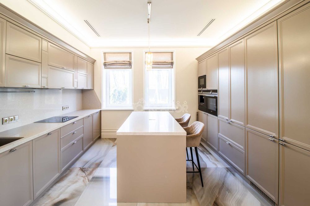 У продажі сучасний будинок с басейном в селищі Лісне! Без комісії!