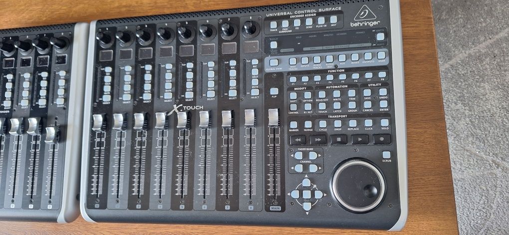 Behringer X-TOUCH - Kontroler, konsola + Extender