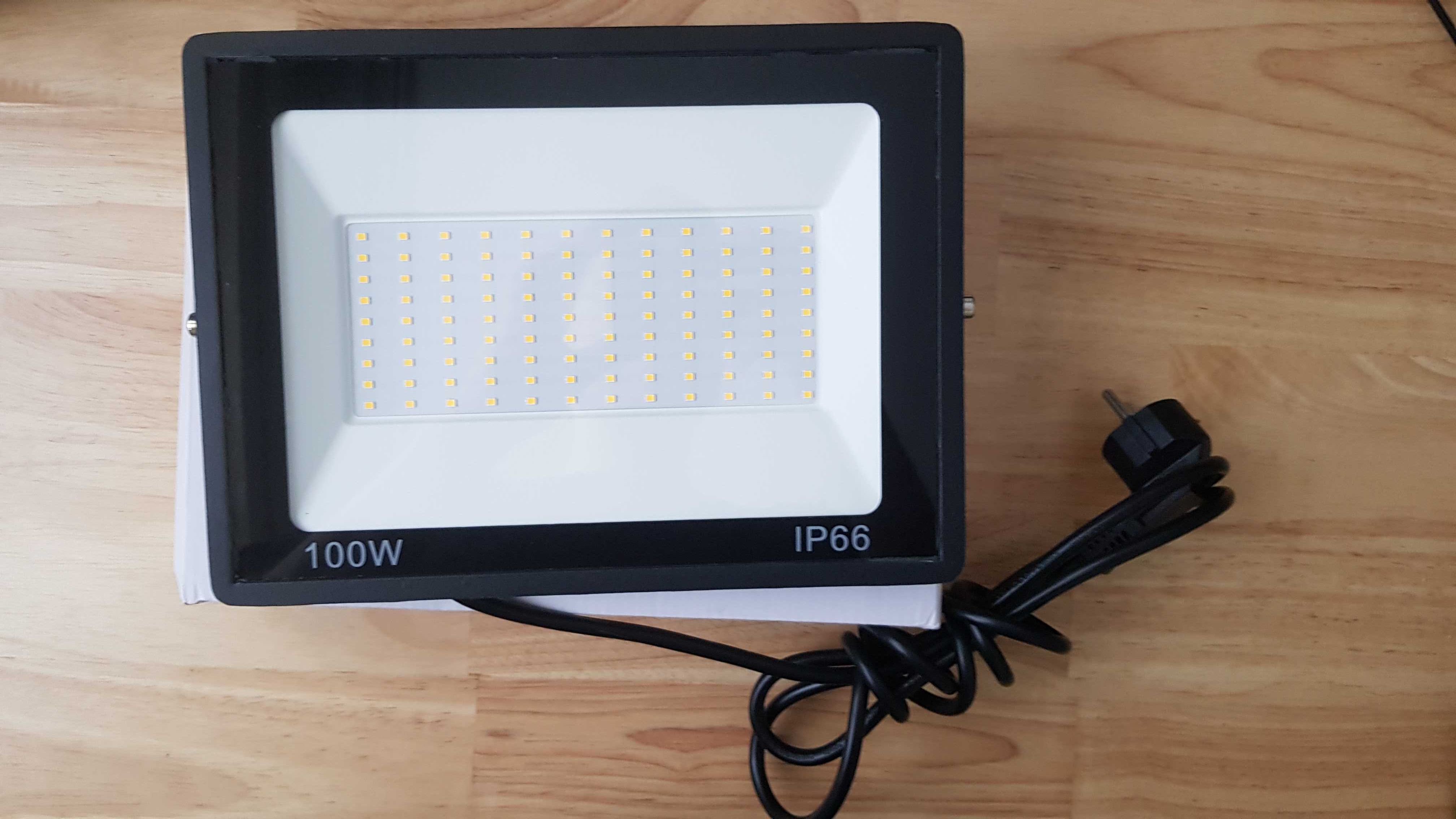 Halogen NAŚWIETLACZ LED 100W 9000lm SLIM z wtyczką