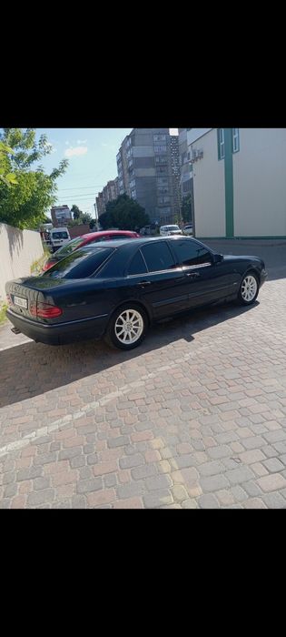 Продам Мерседес Е230