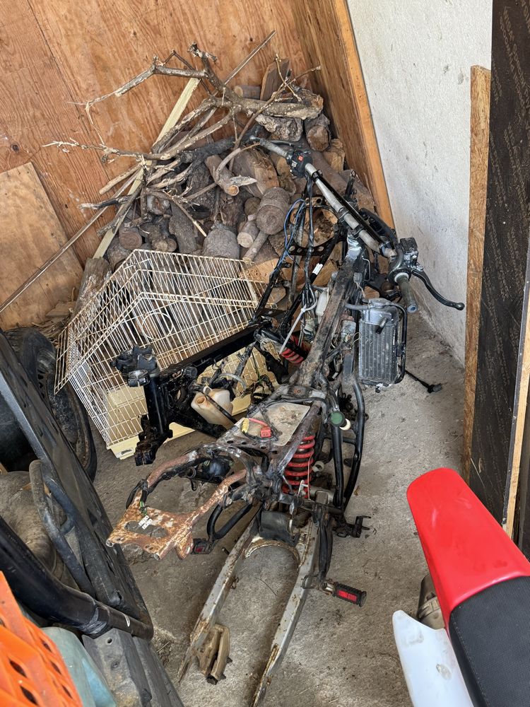Vendo dois motores crm 50 cc e um shassi crm 50