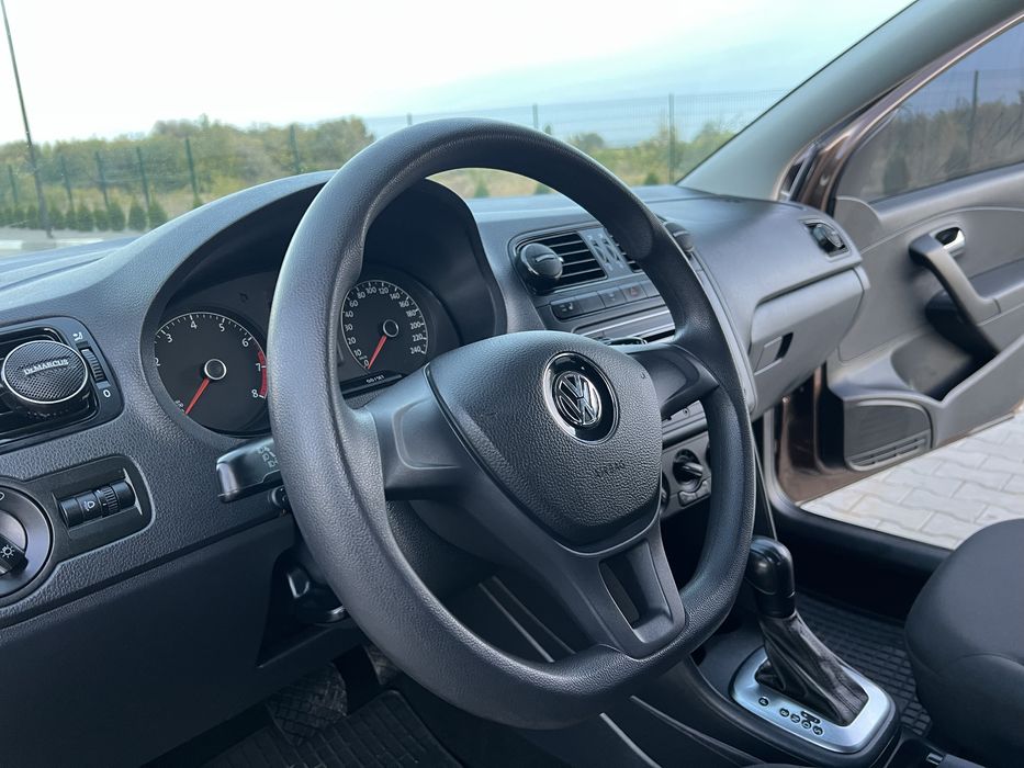 Продам свій офіційний Фольксваген Поло 1,6МРІ 2016 рік automatic