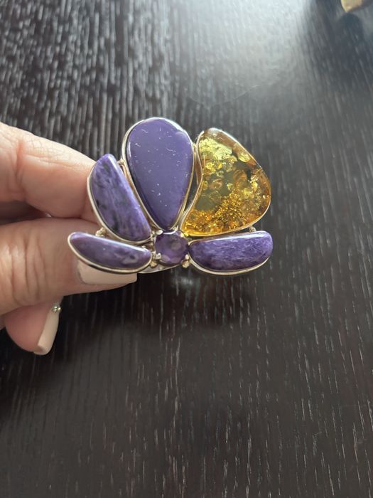 Pierścionek unikat kamienie to bursztyn czaroit i ametyst