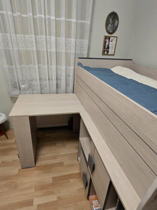 Łóżko piętrowe z biurkiem