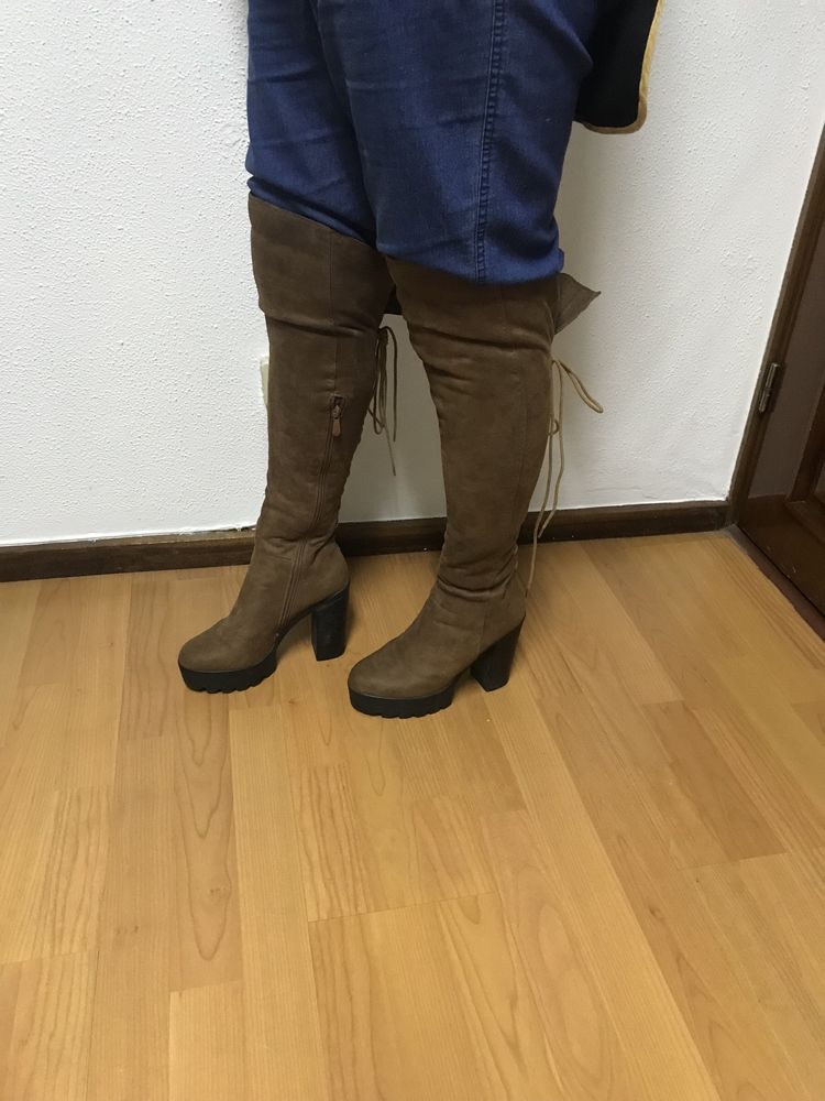 Botas Castanhas H&D acima do Joelho 38. Artigo Espanhol