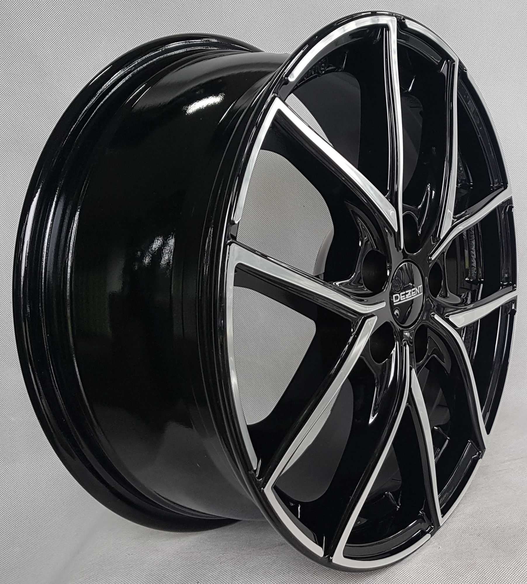 Felgi 17 5x112 Seat Leon Octavia 3 4 Karoq VW Golf 7 8 T-Roc Dezent