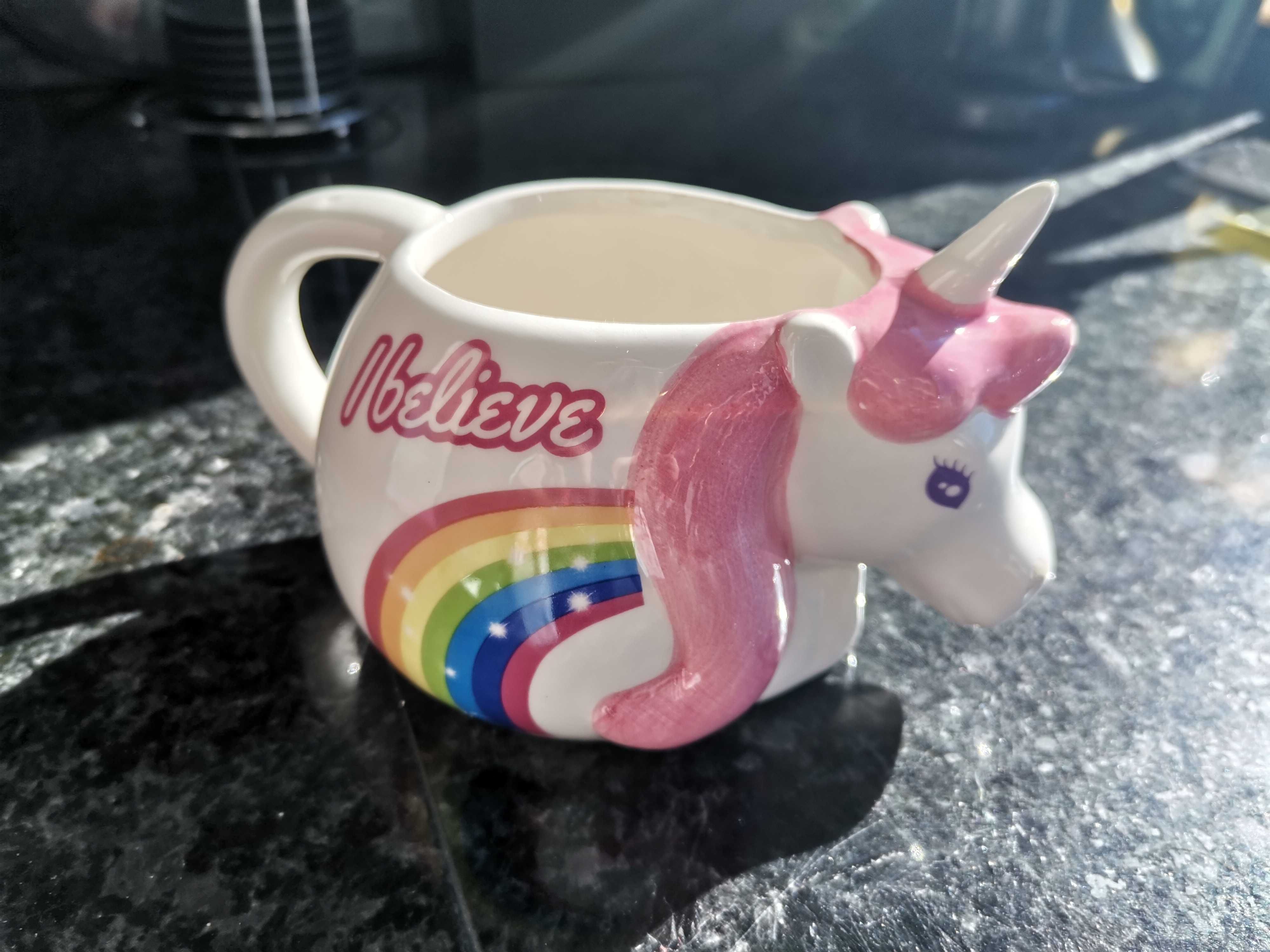 Caneca Taz e Unicornio