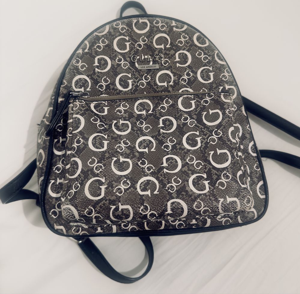 Mochila guess pouco usada