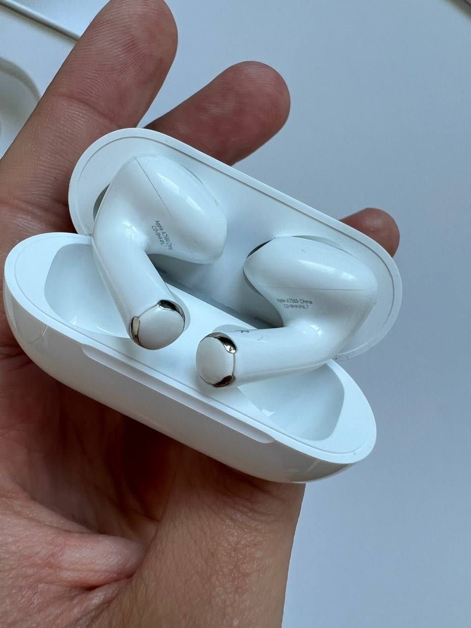 AirPods 3……………..