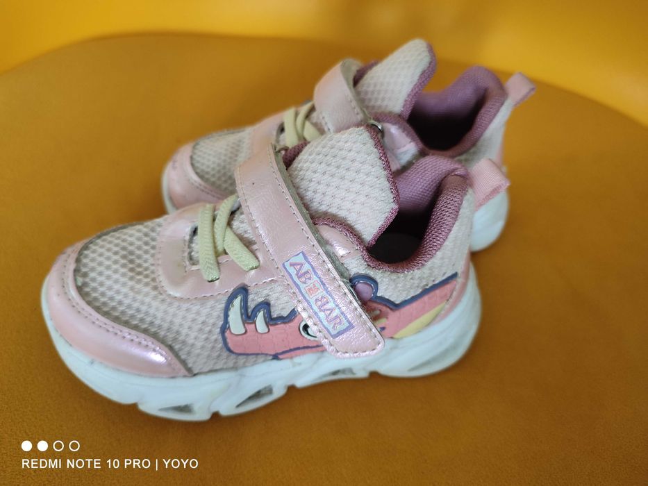 Buty sportowe dziecięce - dziewczęce, rozmiar 24, wkładka skórzana