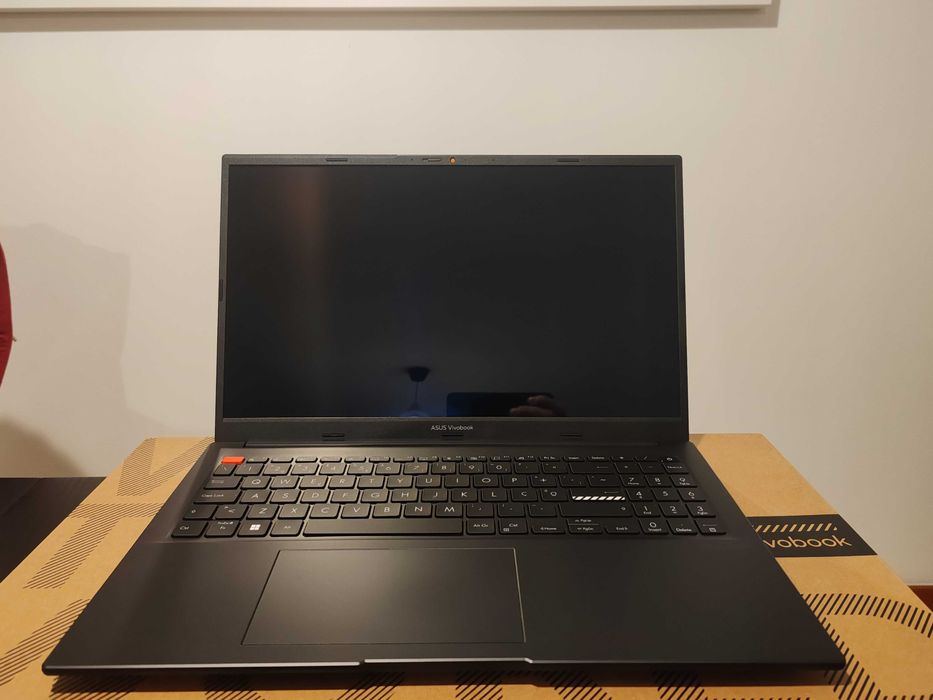 Portátil ASUS VivoBook OLED M3502QA - AMD Ryzen 7, 16GB, 1TB SSD
