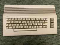 Commodore C64C + oryginalny zasilacz – retro komputer