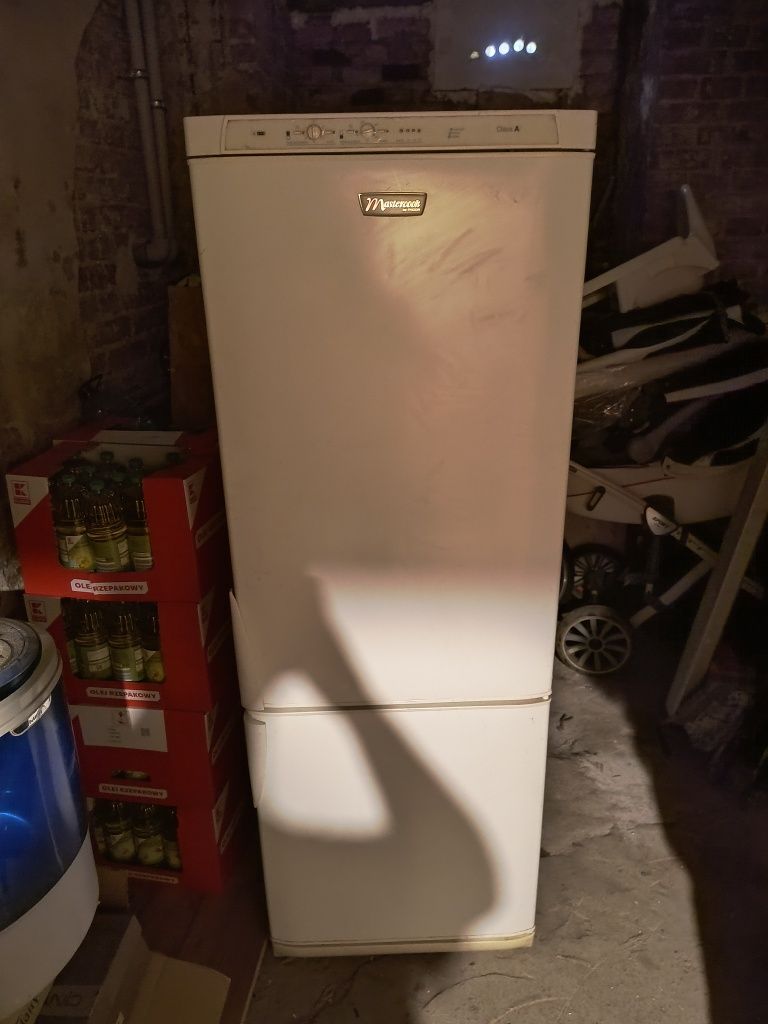Sprzedam używaną lodówkę sprawna