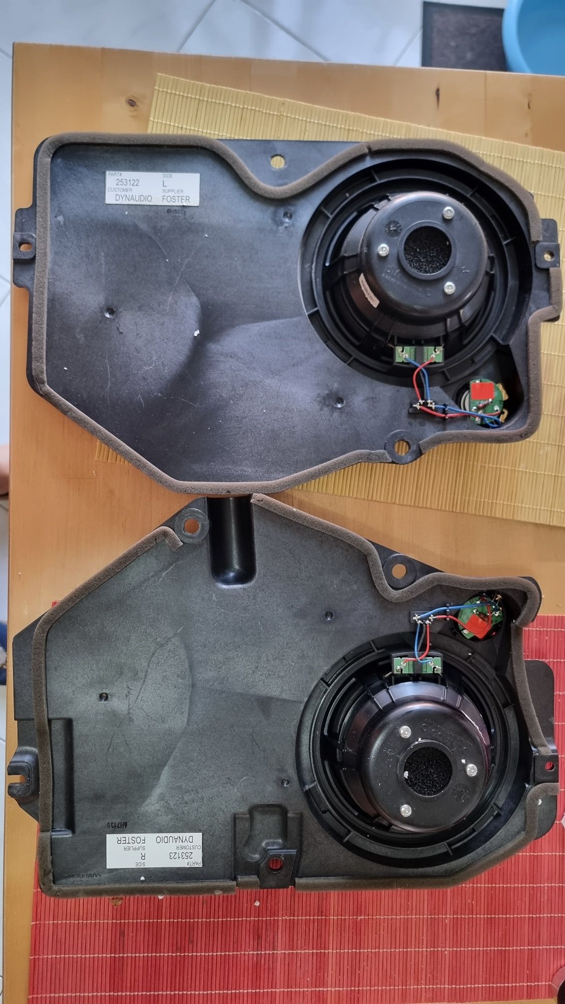 Colunas Dynaudio Volvo C30