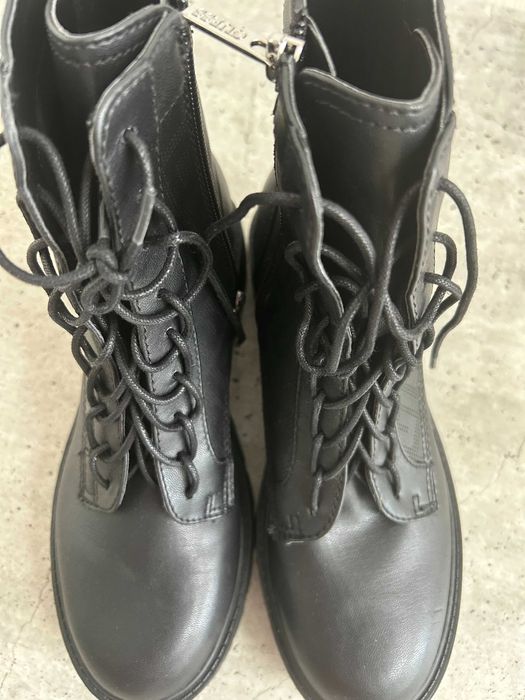 Botas estilo militar  guess novas pretas tamanho 38