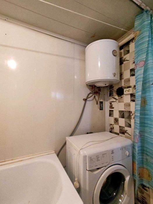 Продам частину будинку в гарному стані, з гаражем. (SP)