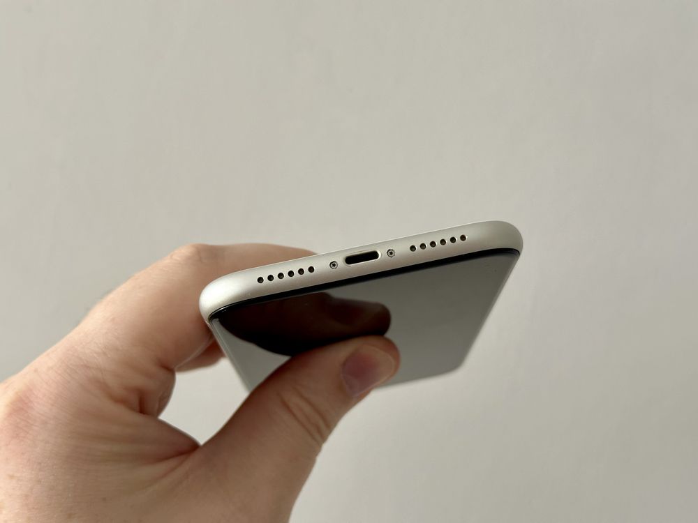 Apple iPhone XR 128gb в отличном состоянии / без разборов