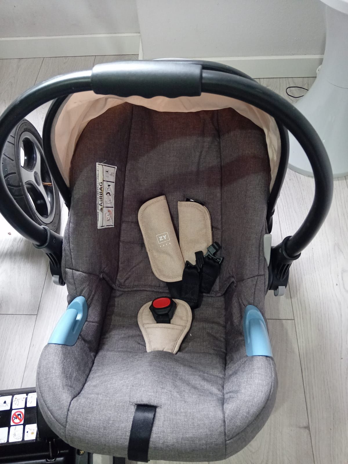 Carinho bebê Duo Zippy Safe C/ Ovo, Alcofa e Base ISOFIX