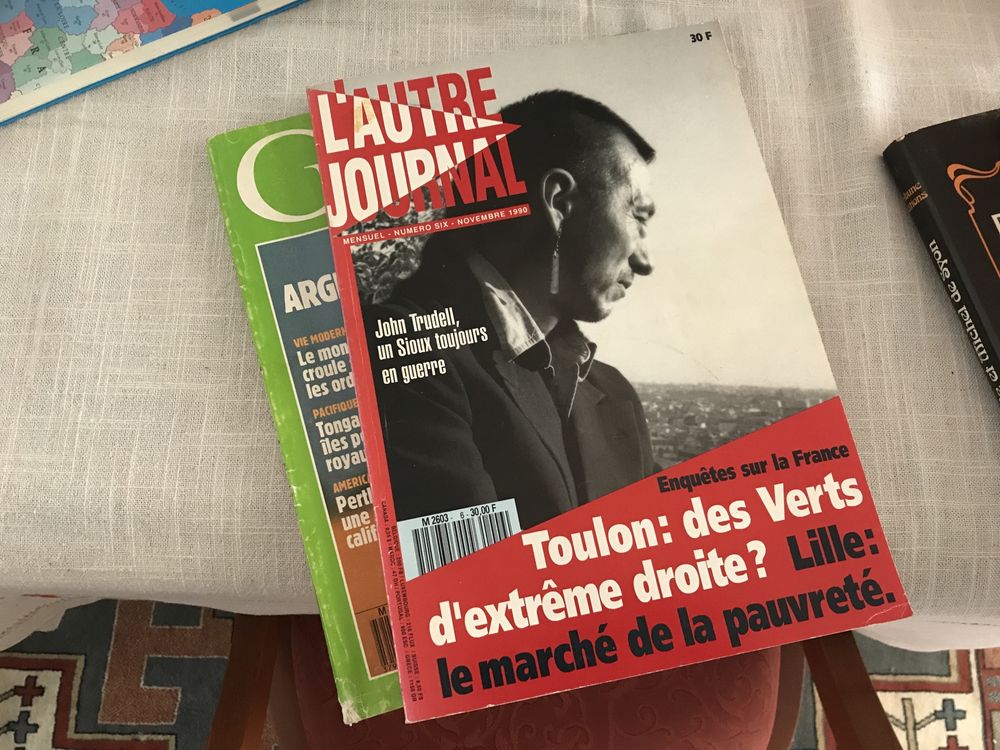 Revistas e livros  políticos e sociais em francês, para doar.