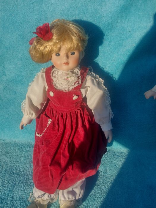 Porcelanowa laleczka śliczna.Polecam serdecznie.