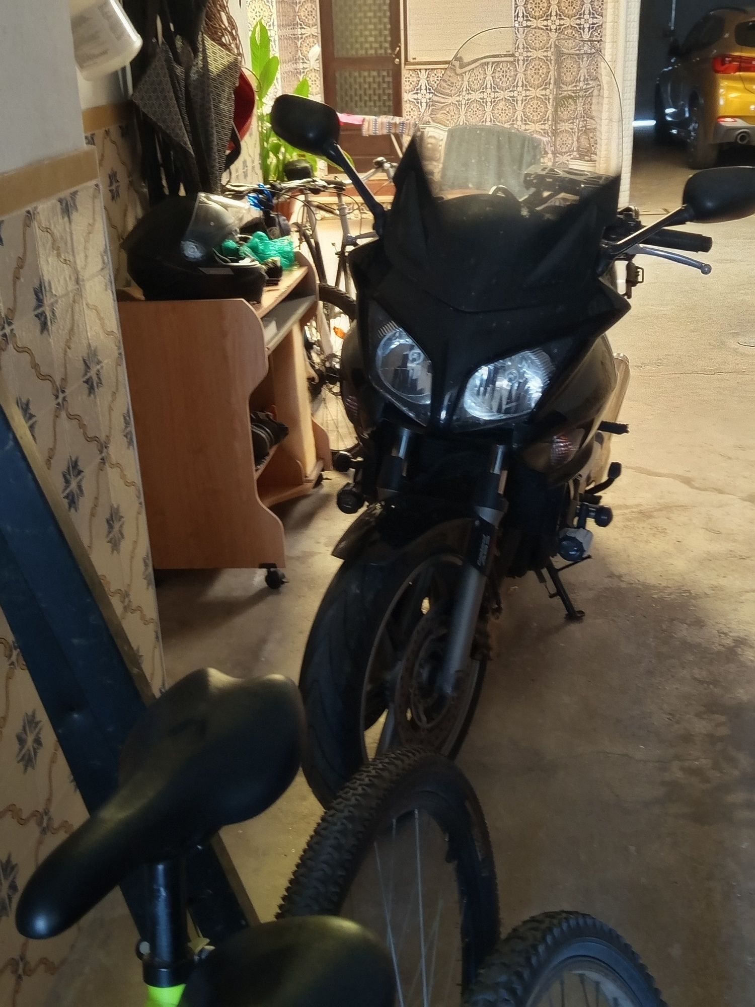 Mota CBF 1000 como  nova