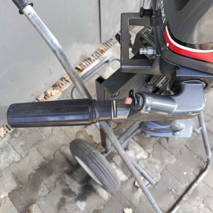 Silnik zaburtowy Suzuki 4KM rumpel L stopa 2-suw