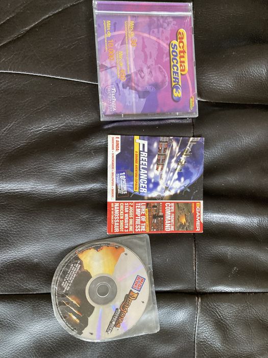 Lote de CD's e dois Porta CD's