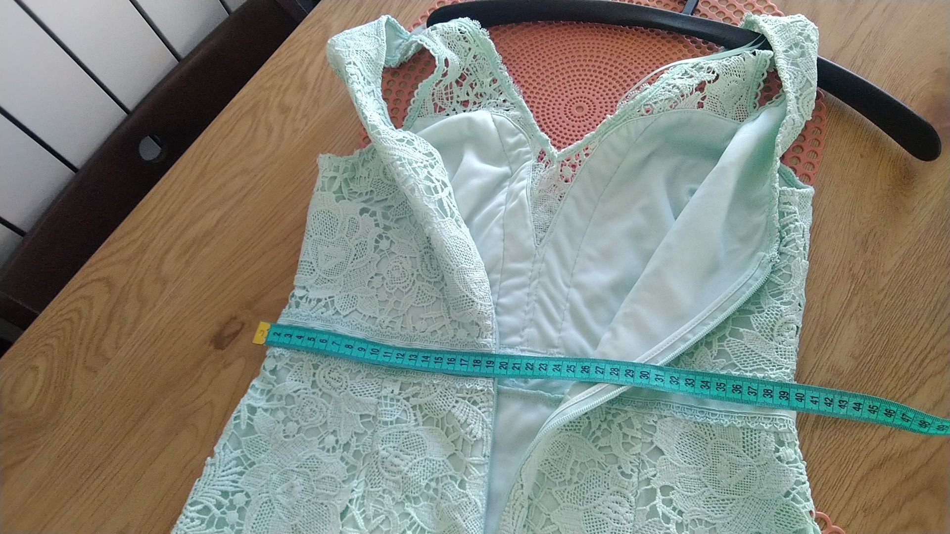 LIPSY London miętowa koronkowa sukienka rybka rozm. M/L