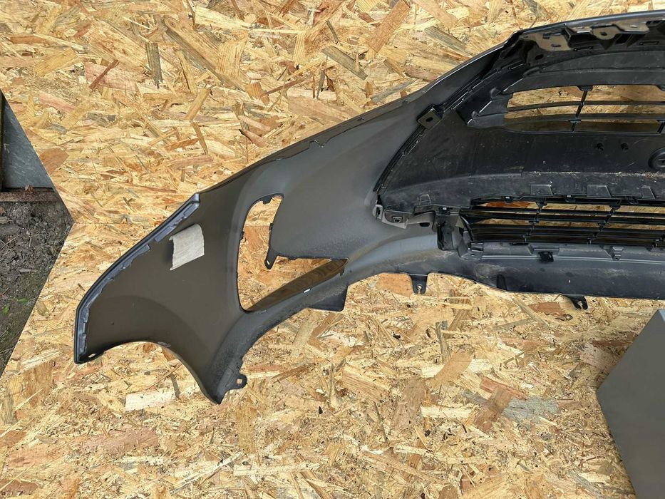 Toyota Yaris IV 4 20- zderzak przedni przód cały