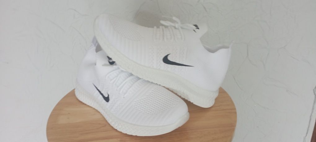 Buty unisex Nike białe idealne lato wiosna.