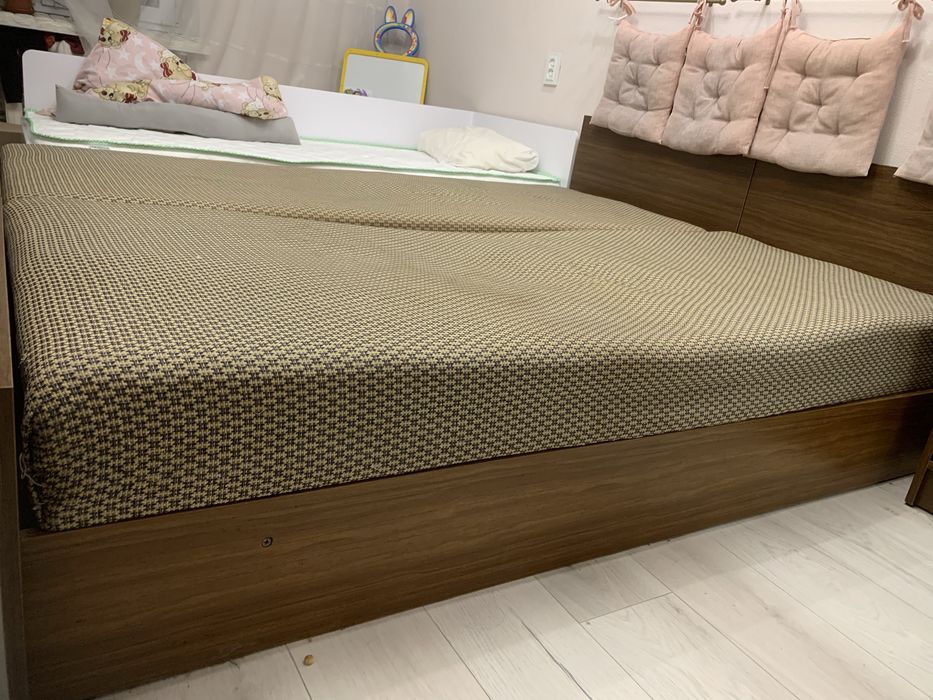 Двоспальне ліжко