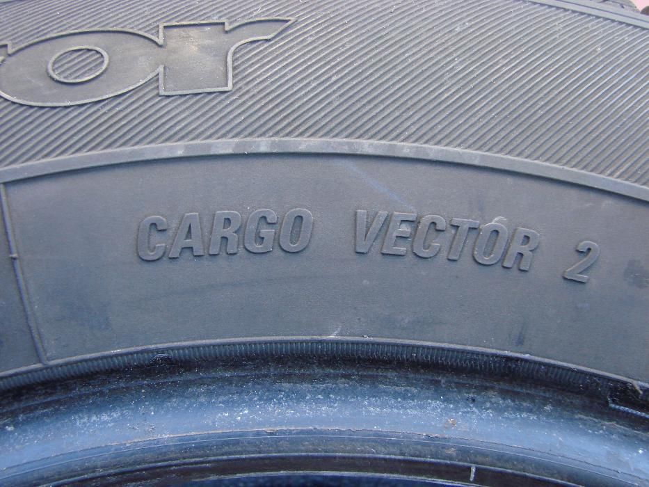 1x Opona zimowa Good/Year 215/65/16C