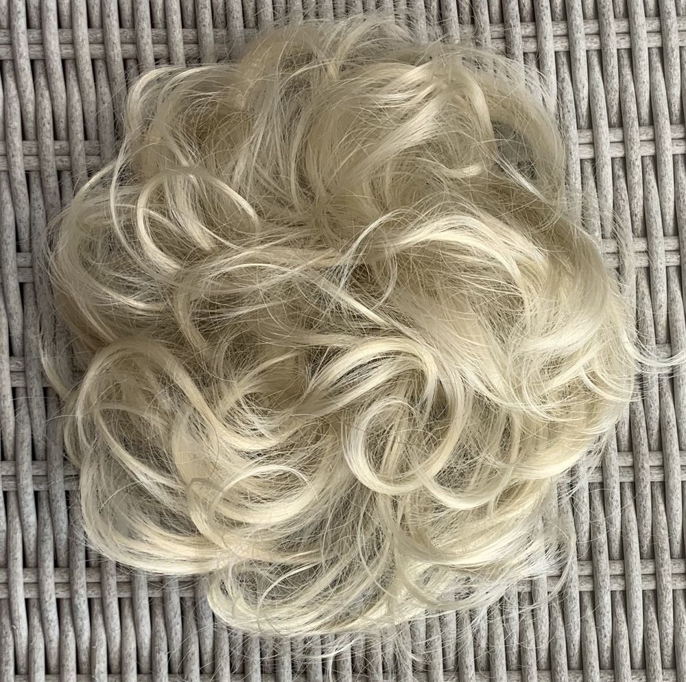 Włosy doczepiane, jasny naturalny blond, koczek na gumce (209 )
