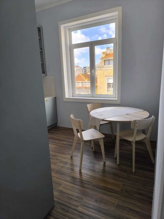 Alugo quarto + terraço no centro do Porto (TRINDADE)