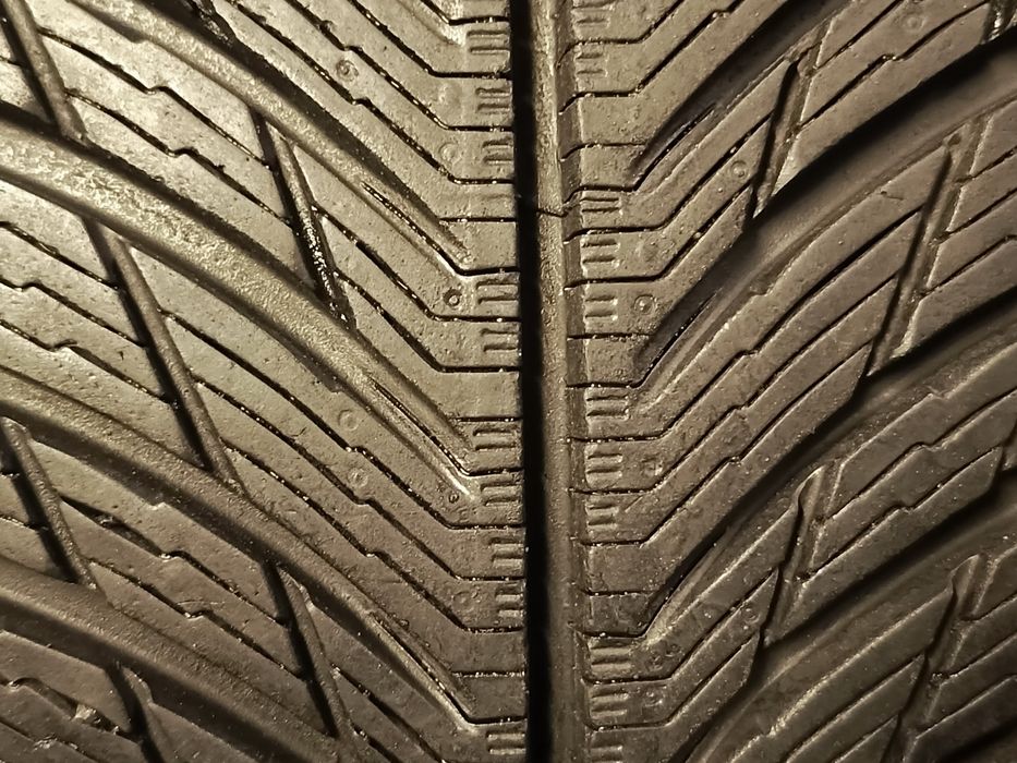 Sprzedam prawie nowe opony Michelin 235/40 r18