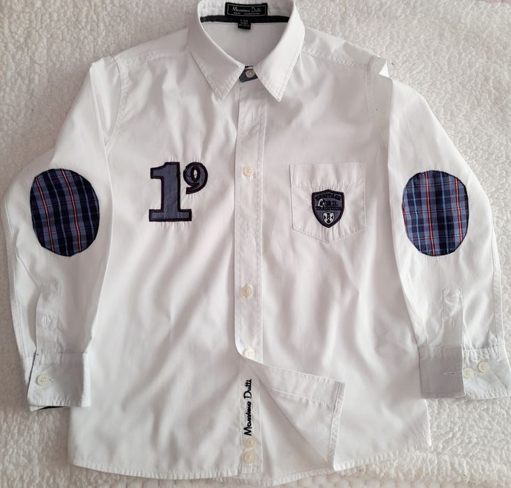 Camisa Massimo Dutti, branca, detalhes a azul marinho. T. 5/6 anos