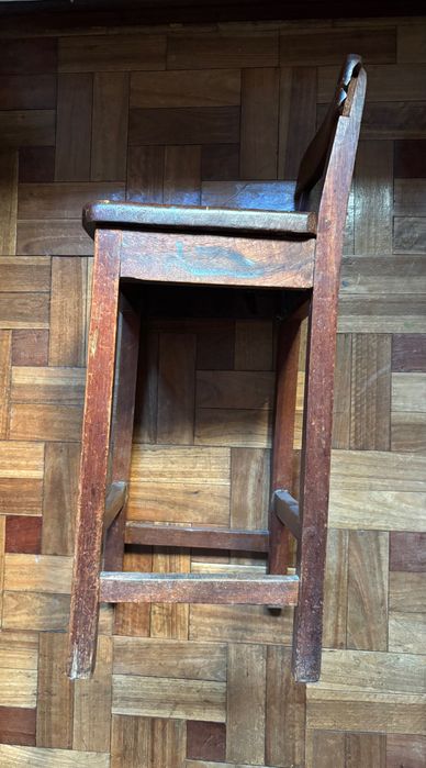 CADEIRA ALTA de estirador/ trabalho