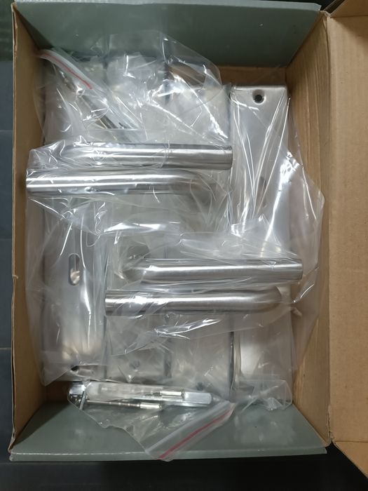 8-Puxadores porta inox(4 conjuntos?