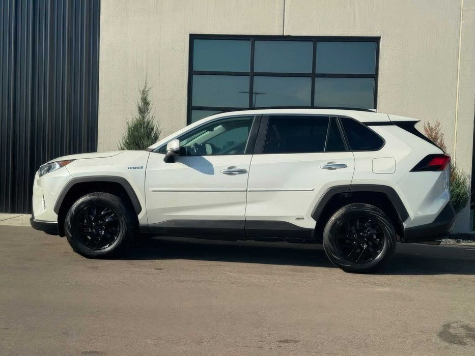 Toyota RAV4 Hybrid Limited      2021