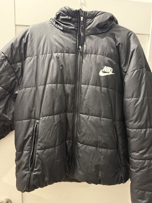 Czarna kurtka nike
